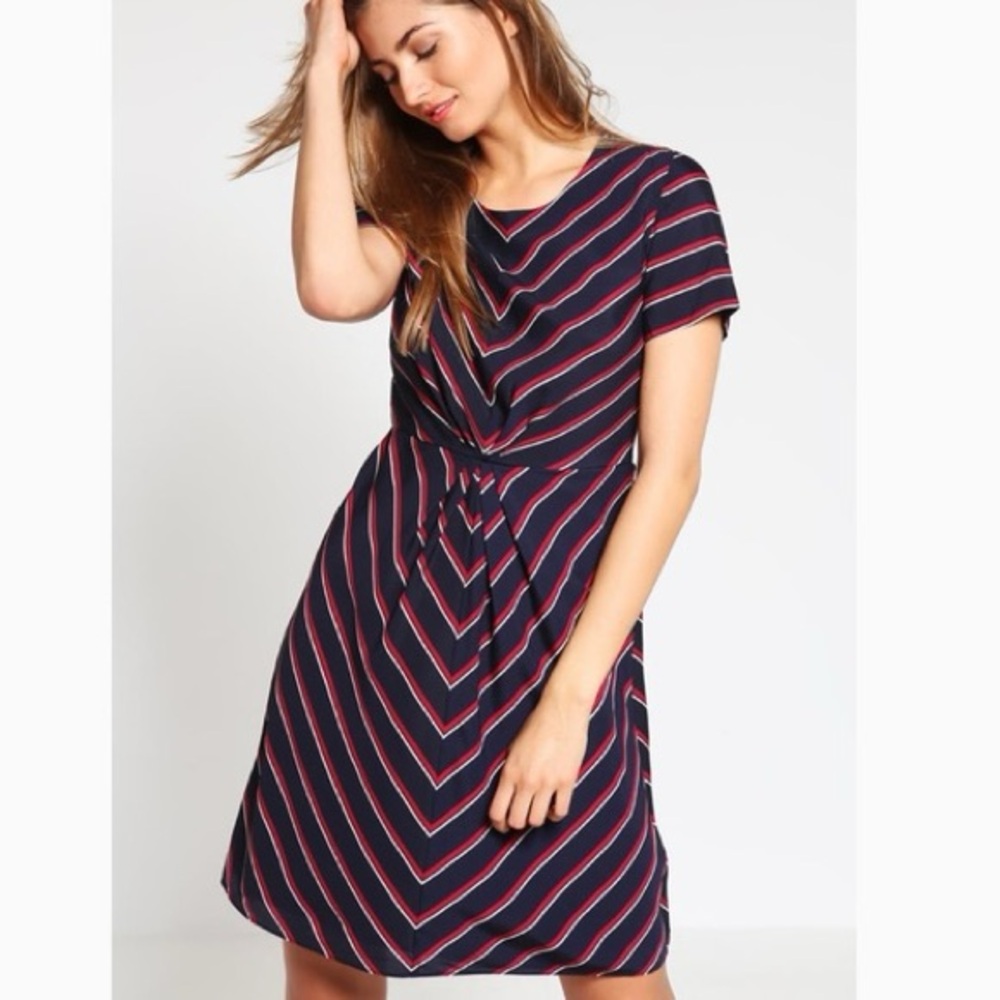 Banana Republic Above the Knee Navy gathered front day dress, size 2, MSRP $59